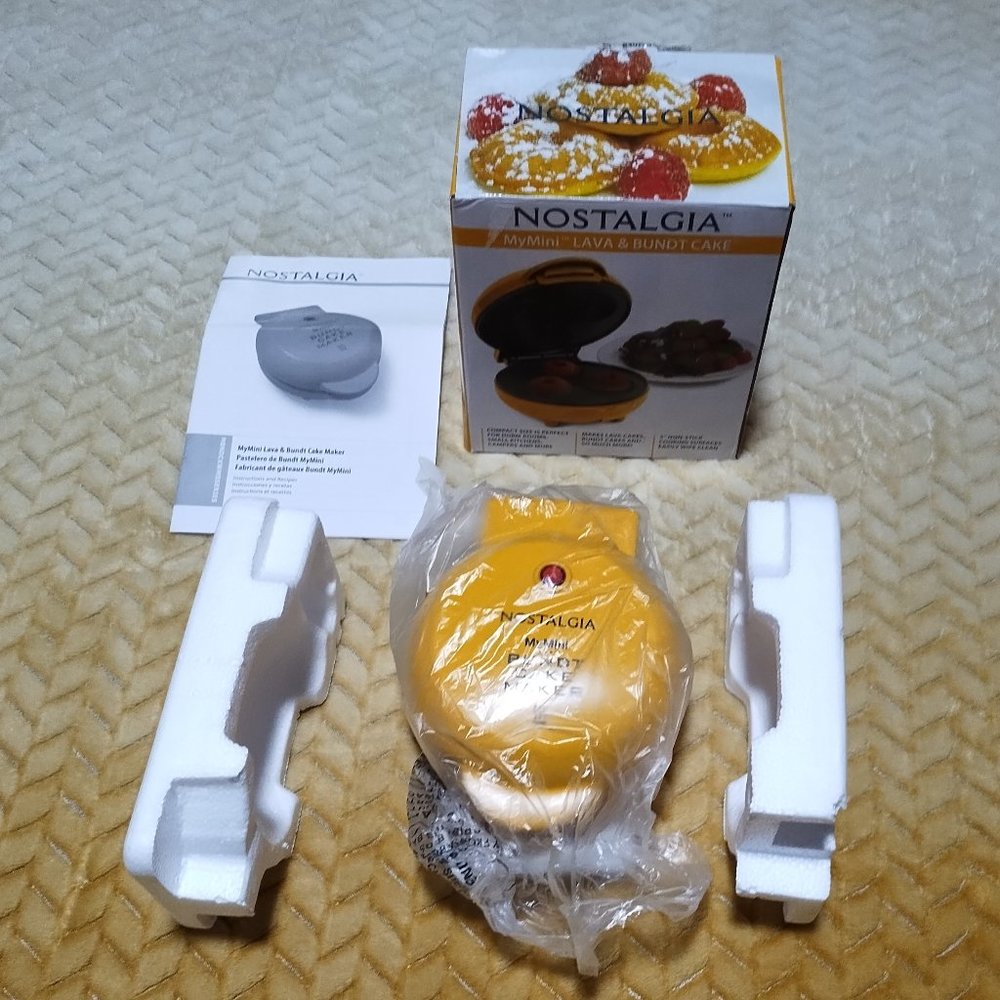 Brand NIB Nostalgia MyMini Lava & Bundt Cake Maker Yellow.